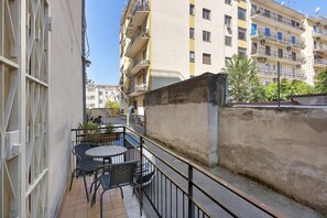 Outdoor dining - Mirosa Luxury Room 213 with Balcony, Wi-Fi and Air Conditioning (Pompei)