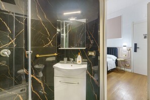 Bathroom - Mirosa Luxury Room 213 with Balcony, Wi-Fi and Air Conditioning (Pompei)