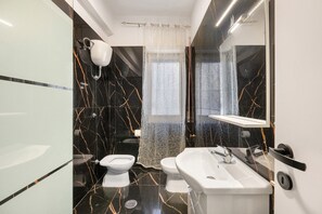 Bathroom - Mirosa Luxury Room 214 with Wi-Fi and Air Conditioning (Pompei)