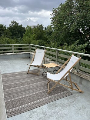 Property grounds - Holiday Home 'Maison Le Port Au Vin' with Shared Terrace, Private Garden and Wi-Fi (Avaray)