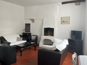 Living area - Unique Character House in Beaugency with Wi-Fi (Beaugency)