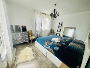 Iron/ironing board, WiFi, bed sheets