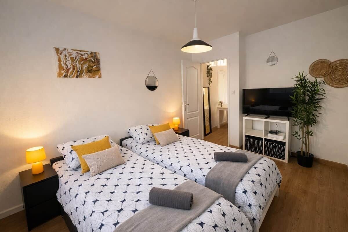 1 quarto, Wi-Fi de cortesia, roupa de cama