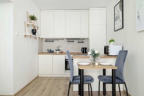 Fridge, microwave, oven, stovetop - Functional Studio in Krakow | Close to Market Square, Pet Friendly (Kraków)