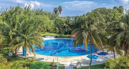 Isla Mujeres | Romantic Beach Retreat | Pool + Beach
