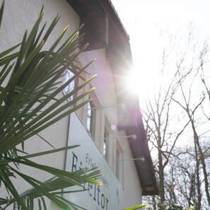 A building with a sign that reads 'Erzgebirge Hotel.' - Hotel Eifeltor (Mechernich)