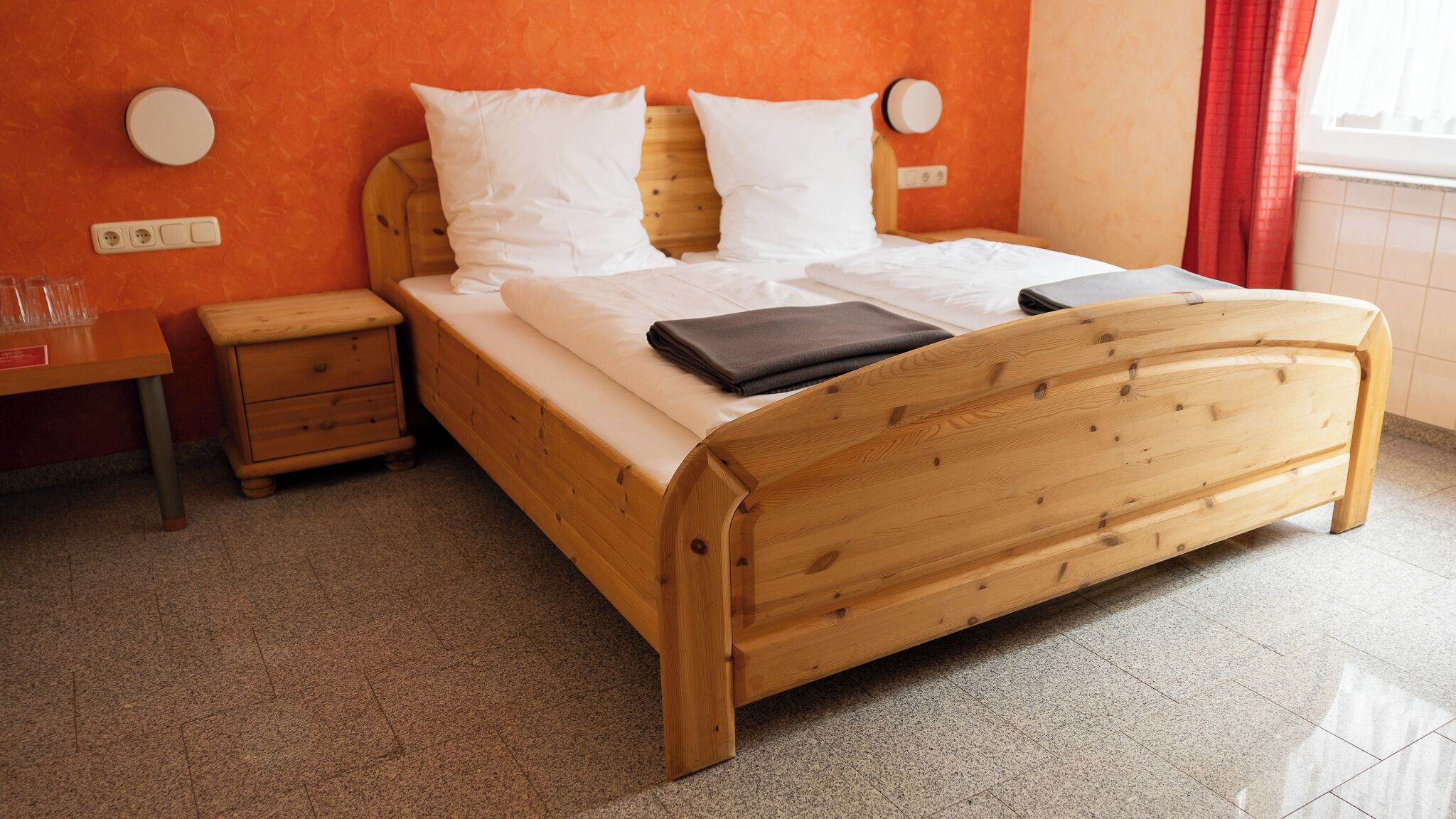 Double Room, Mountain View | Desk, free WiFi
