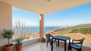 House, 2 Bedrooms, Balcony | Balcony