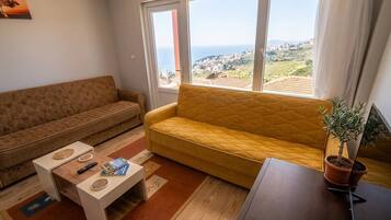 House, 2 Bedrooms, Balcony | Living room