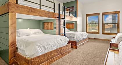 Averon Lodge – Luxury Estate at Bear Lake (Sleeps 87)