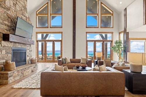 Averon Lodge – Luxury Estate at Bear Lake (Sleeps 80)