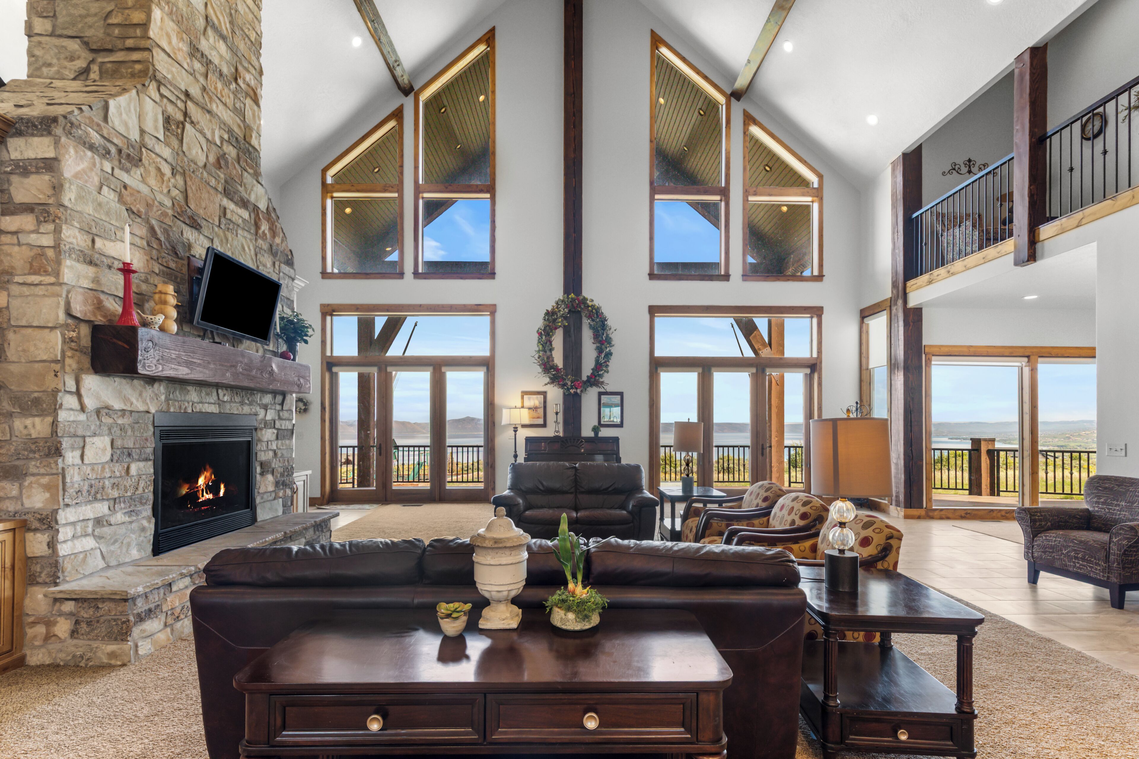 TV, fireplace