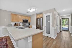 Private kitchen - 77b Coastal Fairway 3 Bedroom Condo (Pawleys Island)