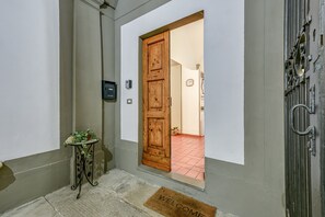 Interior - Santacroce 52 – Historic Apartment in the Heart of Florence (Firenze)