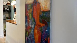 A hallway with a large abstract painting on the wall. - Domus Socolatae Cocoa Journey  (Follonica)