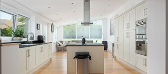 House with Private Indoor Heated Pool, Sauna & Hot tub