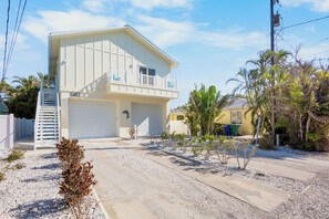Exterior - Beach Baby/ 4 Min Walk to The Bean Point Beach/Private Heated Pool/HotTub (Anna Maria)