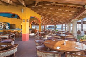 Outdoor dining - San Jose del Cabo | Relaxed Beach Retreat | Pool + Beach | 2BR (San Jose del Cabo)