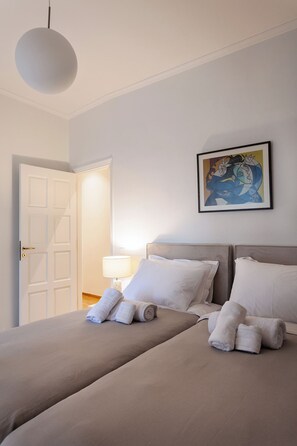 2 bedrooms, free WiFi, bed sheets - Heart of Athens Hidden Gem - Elegant 2 Bed Flat (Athina)