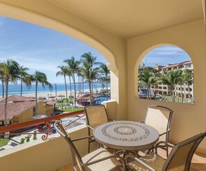 Outdoor dining - San Jose del Cabo | Family Beach Retreat | Pool + Beach | 2BR (San Jose del Cabo)