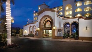 A hotel with a large arched entrance, multiple balconies, and a well-lit facade. - San Jose del Cabo | Family Beach Retreat | Pool + Beach | 2BR (San Jose del Cabo)