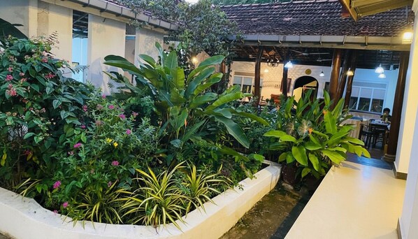 Property grounds - Habarana Inn - Offiacl (Habarana)