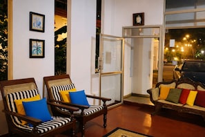 Terrace/patio - Habarana Inn - Offiacl (Habarana)