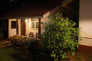 Habitación doble Confort, vista al jardín | Áreas de la propiedad