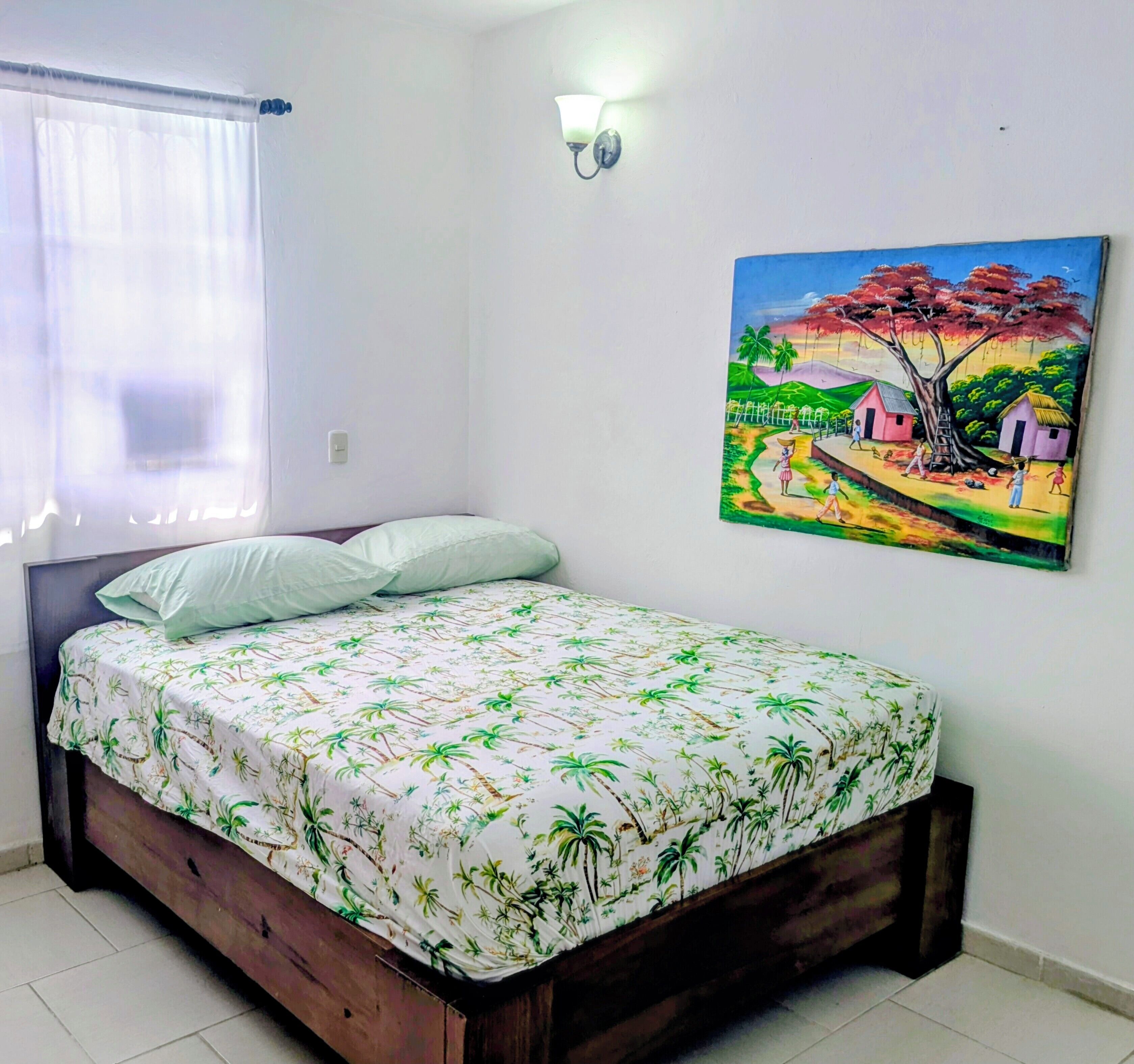 1 habitación, caja de seguridad en la habitación y escritorio 