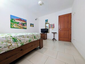 1 slaapkamer, een kluis op de kamer, een bureau, gratis wifi