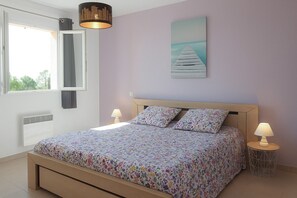 1 habitación, tabla de planchar con plancha, wifi y ropa de cama 