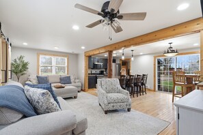 Living area - Welcome to Turkey Ridge Cabin Sitting on 12 Acres in Cedar Falls, IA (Cedar Falls)