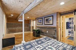 Room - Welcome to Turkey Ridge Cabin Sitting on 12 Acres in Cedar Falls, IA (Cedar Falls)