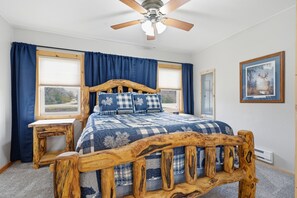 Room - Welcome to Turkey Ridge Cabin Sitting on 12 Acres in Cedar Falls, IA (Cedar Falls)