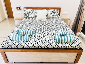 3 bedrooms, WiFi, bed sheets