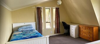 Room-tranquil Browns Bay Guest Rooms wit