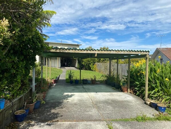 Terrace/patio - Room-tranquil Browns Bay Guest Rooms wit (Auckland)