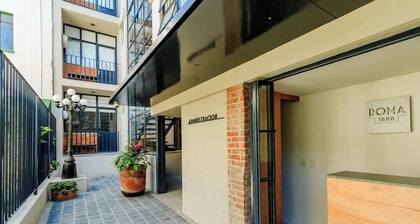 Elegant 2BR Apt w/ balcony, Heart of Guadalajara