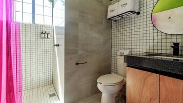 Shower, shampoo