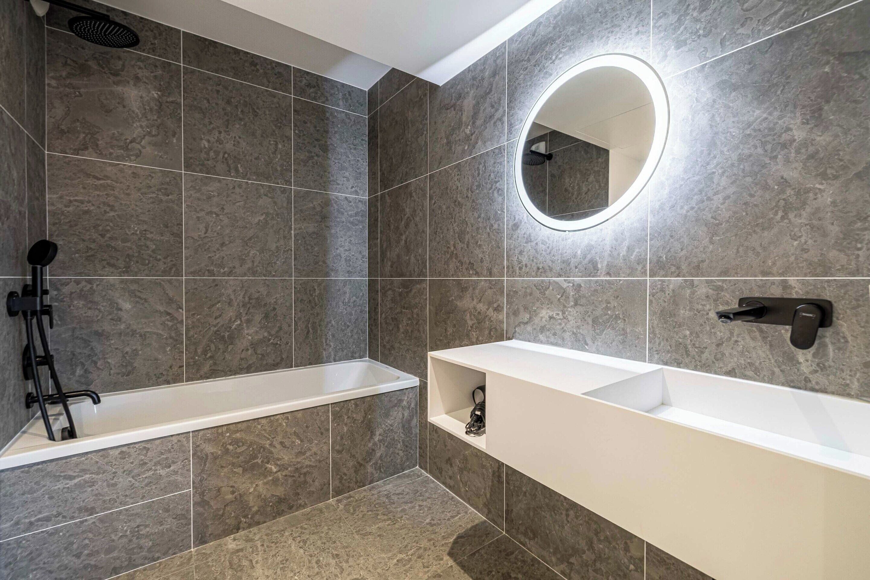 Apartemen | Kamar mandi | Pengering rambut, handuk,  dan sampo