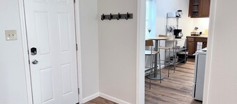 Pet-friendly, ground level, Laundry, Queen