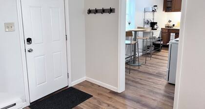 Pet-friendly, ground level, Laundry, Queen