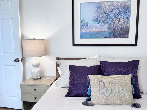 Pet-friendly, ground level, Laundry, Queen