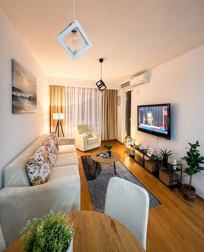 Beautiful apartment near the tran station and airport with free parking Sarajevo