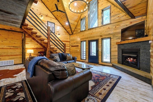 Drift Inn 3bdr w/ Hot Tub