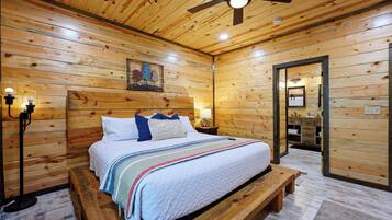 Chalet rustique, Plusieurs lits, baignoire à remous, vue sur la montagne (Drift Inn)