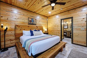 Cabana, várias camas, banheira de imersão, vista para a montanha (Drift Inn) | 3 quartos, individualmente decorados, individualmente mobiliados