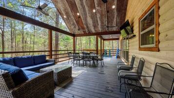 Chalet rustique, Plusieurs lits, baignoire à remous, vue sur la montagne (Drift Inn) | Vue de la chambre