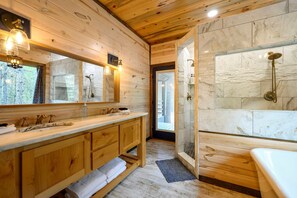 Bathroom - Drift Inn 3bdr w/ Hot Tub (Broken Bow)
