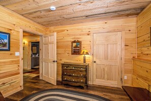Interior - Journey's End - 4BR Chalet • 7 Min to Attitash (Bartlett)